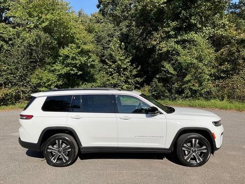 Bright White Clearcoat 2027 Jeep Grand Cherokee L Limited