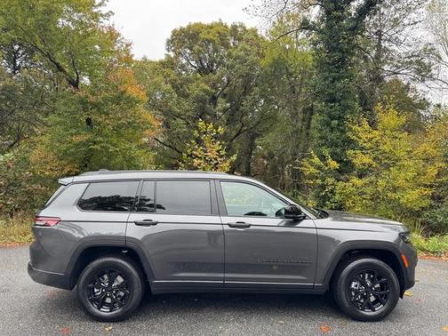 2025 Jeep Grand Cherokee L Laredo