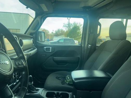 2022 Jeep Gladiator Sport