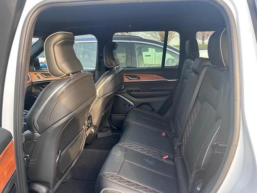 2022 Jeep Grand Cherokee Summit