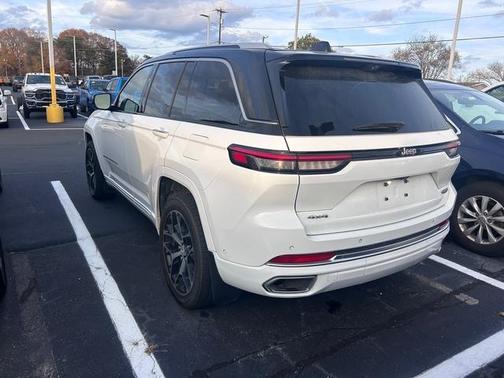 2022 Jeep Grand Cherokee Summit
