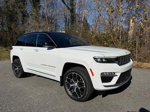 2022 Jeep Grand Cherokee Summit