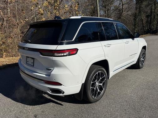 2022 Jeep Grand Cherokee Summit