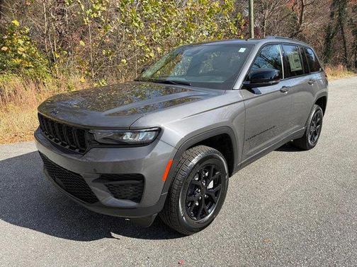 Metallic 2025 Jeep Grand Cherokee Laredo