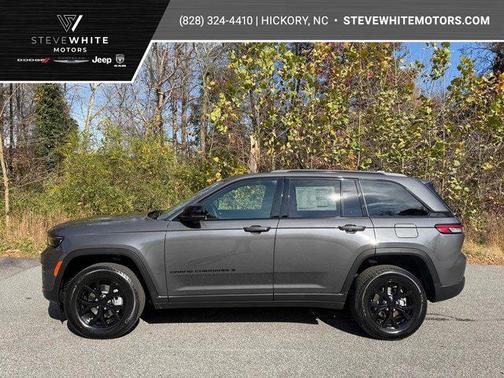 Metallic 2025 Jeep Grand Cherokee Laredo
