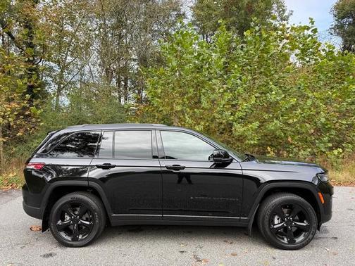 2024 Jeep Grand Cherokee Laredo