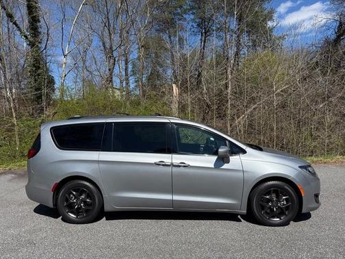 2020 Chrysler Pacifica Touring-L