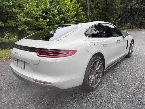 2018 Porsche Panamera 4S