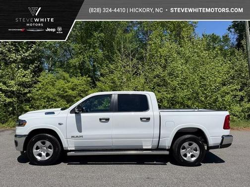 Bright White Clearcoat 2026 RAM 1500 Big Horn/Lone Star