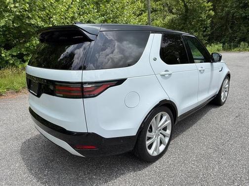 Yulong White 2023 Land Rover Discovery P300 R-Dynamic S