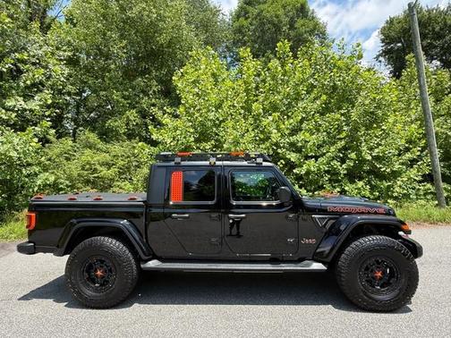 Black Clearcoat 2021 Jeep Gladiator Mojave