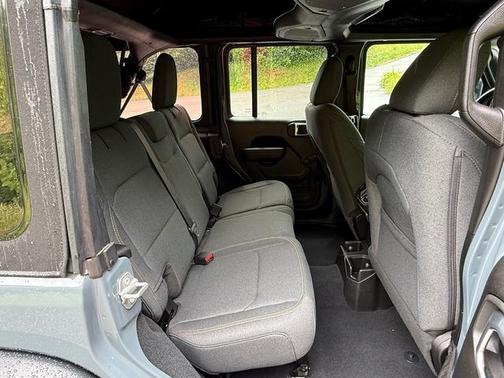 Anvil Clearcoat 2024 Jeep Wrangler Sport