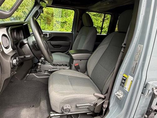 Anvil Clearcoat 2024 Jeep Wrangler Sport