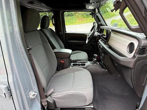 Anvil Clearcoat 2024 Jeep Wrangler Sport