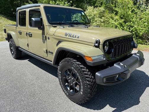 2025 Jeep Gladiator Sport