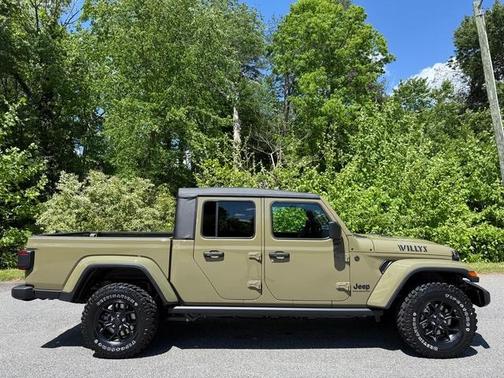 2025 Jeep Gladiator Sport