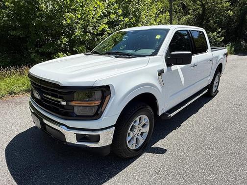 Oxford White 2025 Ford F-150 XLT