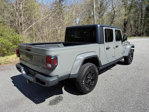 2022 Jeep Gladiator Sport