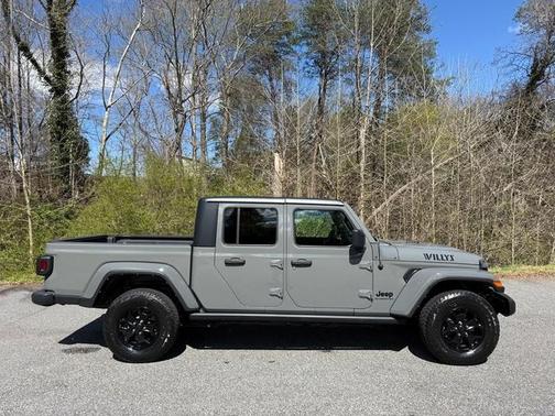 2022 Jeep Gladiator Sport
