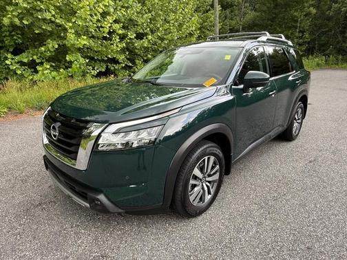 Obsidian Green 2024 Nissan Pathfinder SL