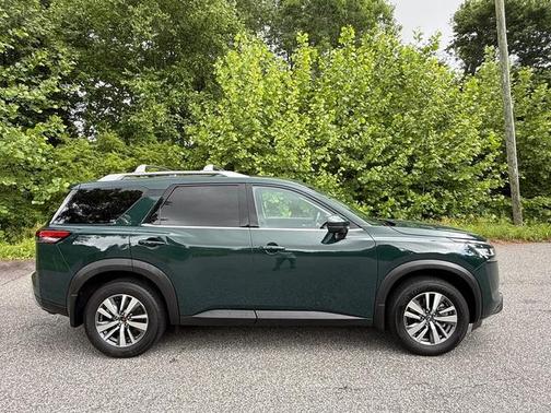 Obsidian Green 2024 Nissan Pathfinder SL