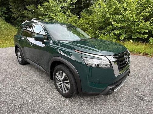 Obsidian Green 2024 Nissan Pathfinder SL