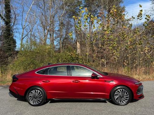 2024 Hyundai SONATA Hybrid Limited