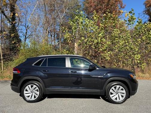 2022 Volkswagen Atlas Cross Sport 2.0T SE w/Technology