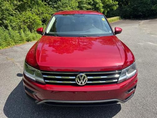 Cardinal Red Metallic 2019 Volkswagen Tiguan 2.0T SE