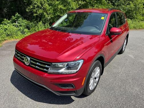 Cardinal Red Metallic 2019 Volkswagen Tiguan 2.0T SE