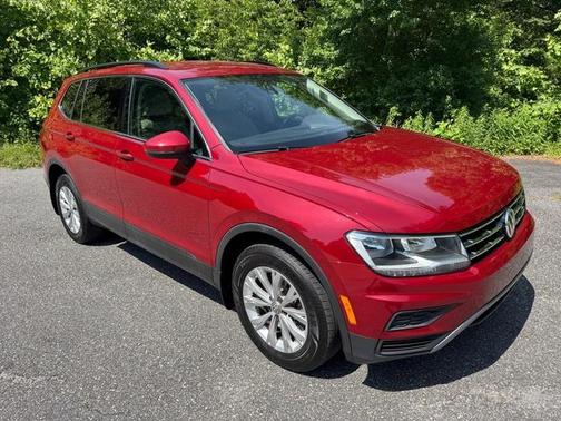 Cardinal Red Metallic 2019 Volkswagen Tiguan 2.0T SE