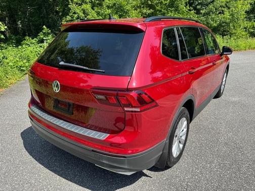 Cardinal Red Metallic 2019 Volkswagen Tiguan 2.0T SE