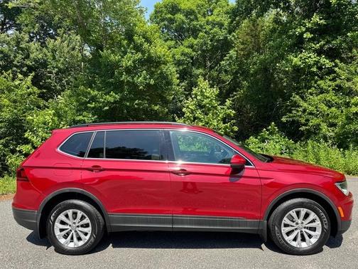 Cardinal Red Metallic 2019 Volkswagen Tiguan 2.0T SE