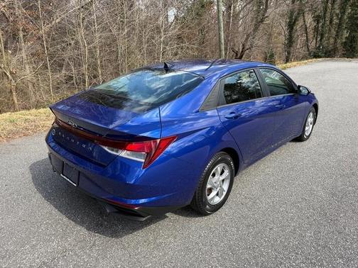 2021 Hyundai ELANTRA SE