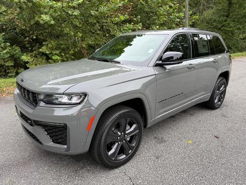 Sting Gray Clearcoat 2027 Jeep Grand Cherokee Limited