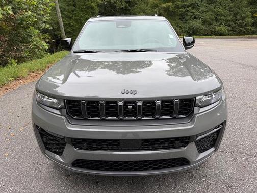 Sting Gray Clearcoat 2027 Jeep Grand Cherokee Limited