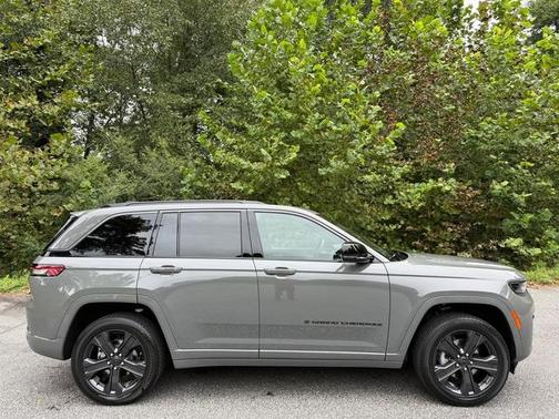 Sting Gray Clearcoat 2027 Jeep Grand Cherokee Limited