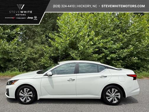 Glacier White 2023 Nissan Altima 2.5 S