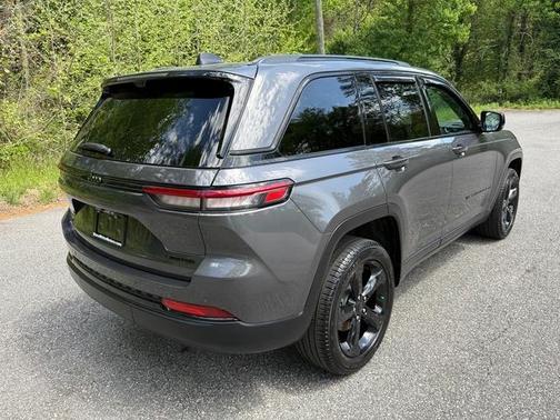 Metallic 2025 Jeep Grand Cherokee Limited