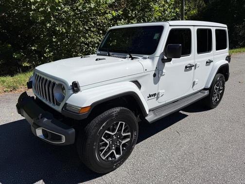 Bright White Clearcoat 2027 Jeep Wrangler Sahara