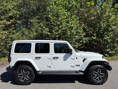 Bright White Clearcoat 2027 Jeep Wrangler Sahara