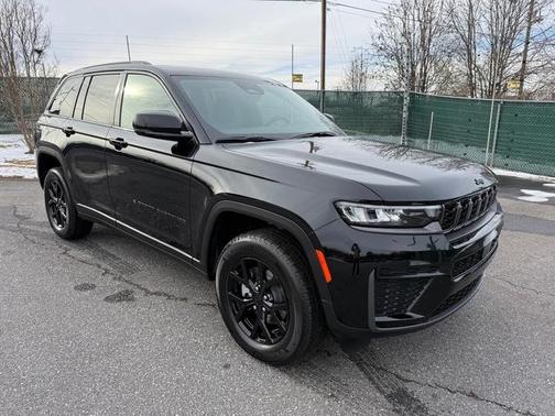 Diamond Black 2026 Jeep Grand Cherokee Laredo