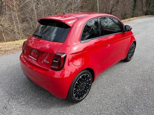 2024 FIAT 500e Base