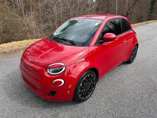 2024 FIAT 500e Base