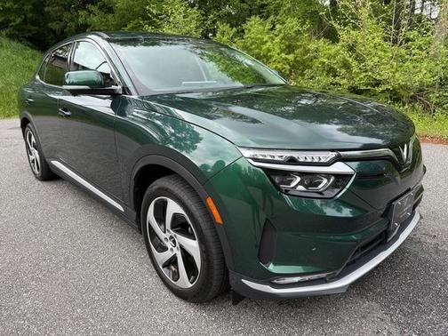 2023 VinFast VF 8 Eco