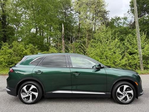 2023 VinFast VF 8 Eco