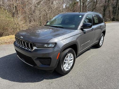 Metallic 2026 Jeep Grand Cherokee Laredo