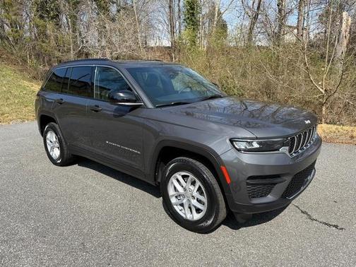 Metallic 2026 Jeep Grand Cherokee Laredo