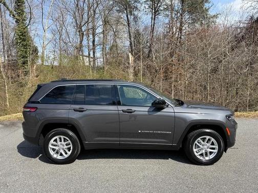 Metallic 2026 Jeep Grand Cherokee Laredo