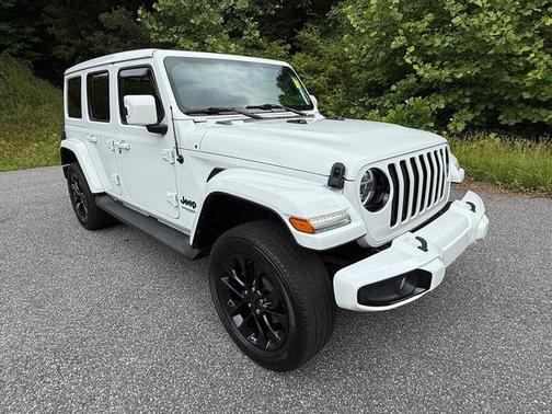 Bright White Clearcoat 2021 Jeep Wrangler Unlimited Sahara Altitude